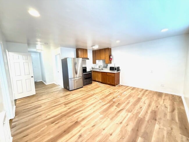 Building Photo - 3421