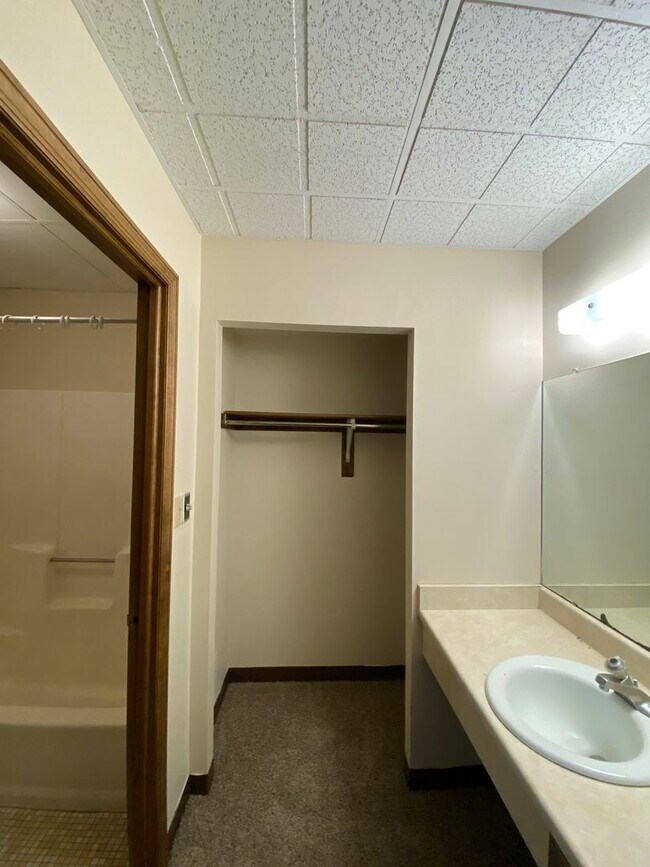 Foto del interior - 1233 Marshall / 1222-36 Cass