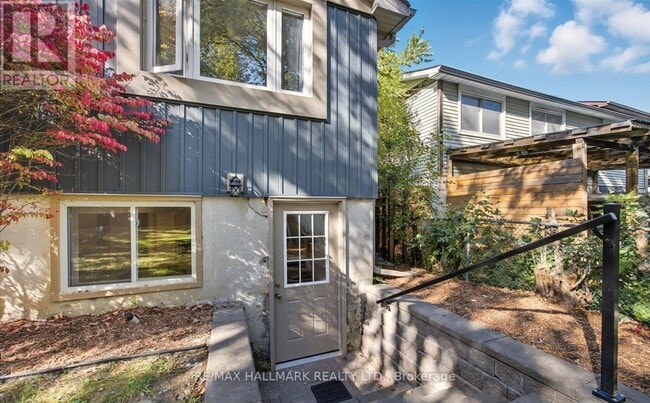 Building Photo - 916 Elgin St