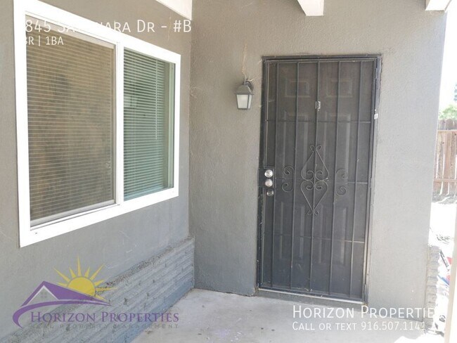 Foto del edificio - 2 Bed 1 Bath Remodeled Fourplex Unit - Cit...