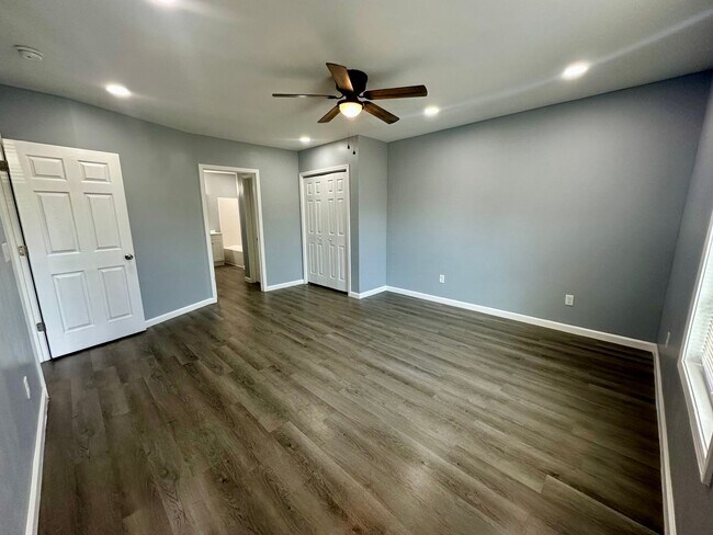 Foto del edificio - 960 Mayfield Dr