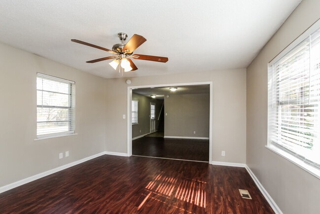 Building Photo - 3117 Parkwood Rd