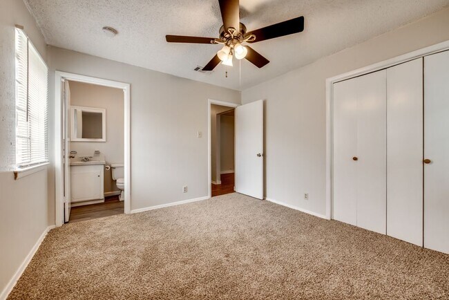 Foto del edificio - 6708 Echo Hill Dr
