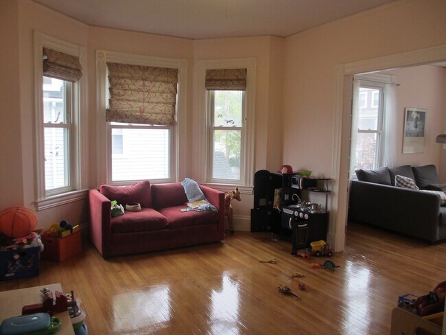 Building Photo - 18 Claflin Pl