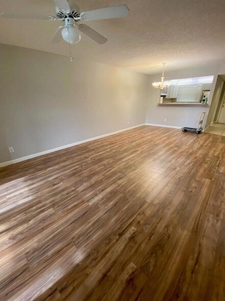 Foto del edificio - 1271 SE Parkview Pl