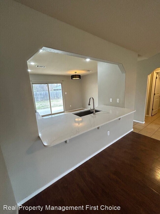 Foto del edificio - 3 br, 2 bath House - 7705 Huntington Way