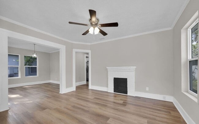 Building Photo - Charming 2-Bed, 1-Bath House