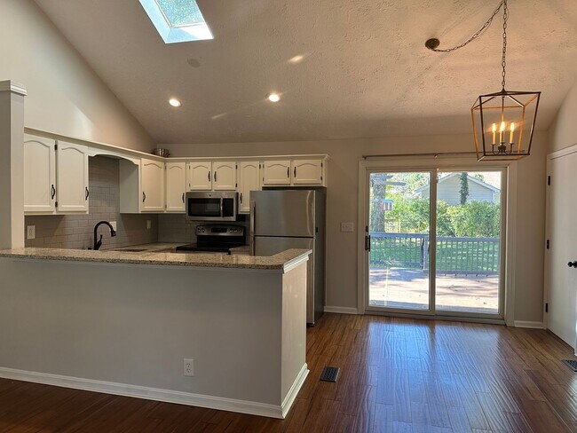 Building Photo - Adorable 3 Bedroom 2 Bath home located in ...