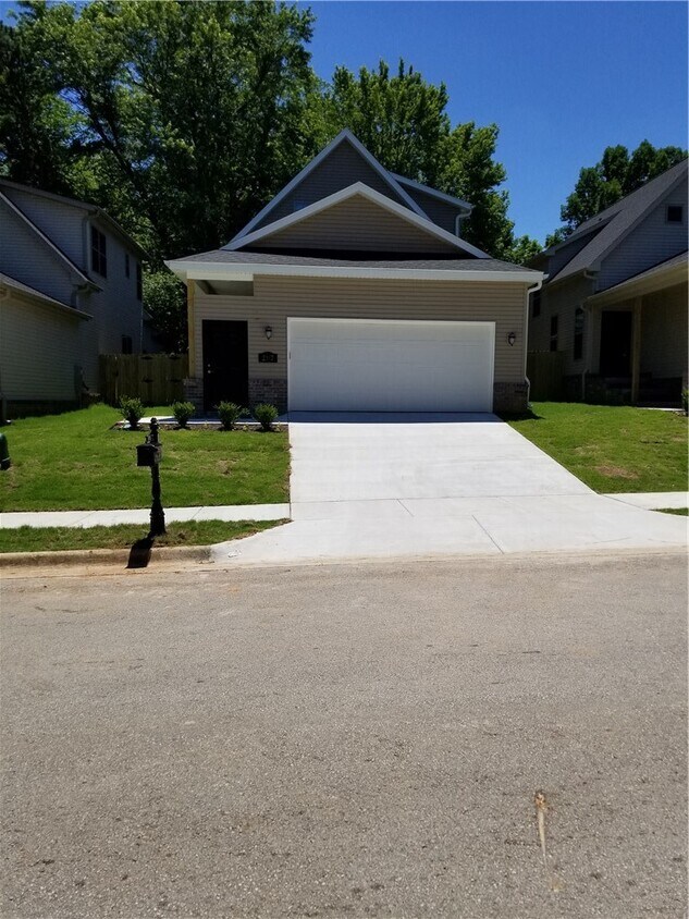 Photo - 2367 W Houston St (Fayetteville, AR)