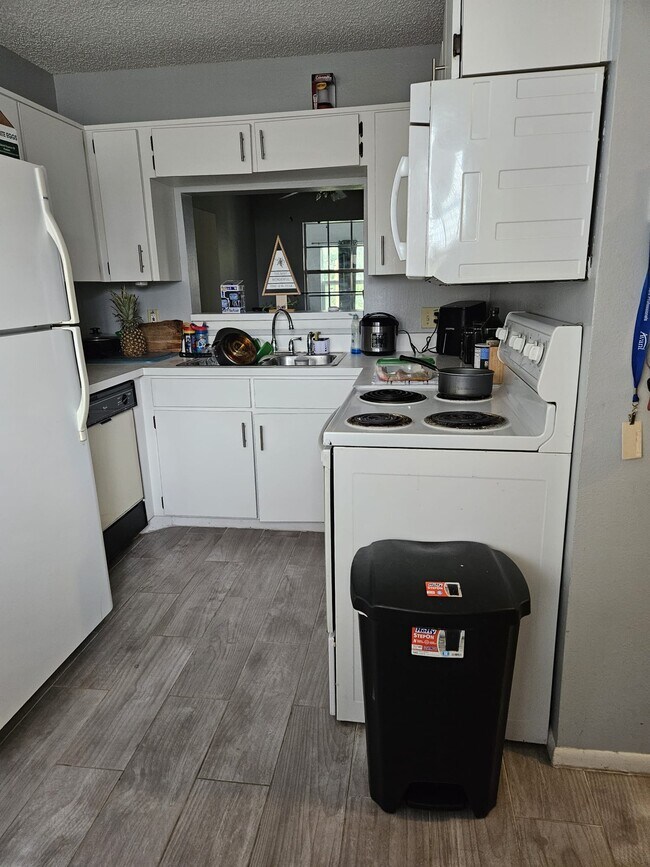 Building Photo - 2150 Whitewood Ct