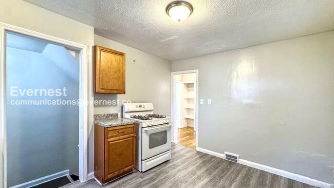 Foto del edificio - 4375 Guilford St