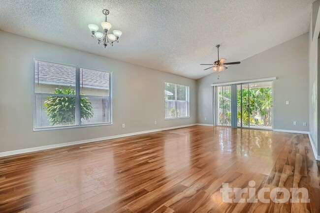 Foto del edificio - 647 Whitetail Loop