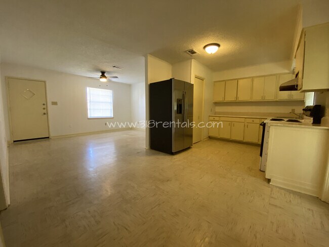 Building Photo - Swan Lake home available!