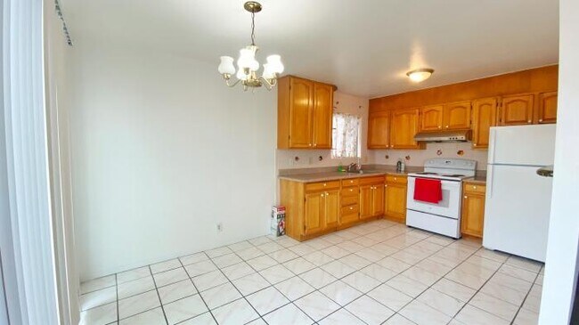 Building Photo - 2 bedroom in San Francisco CA 94134
