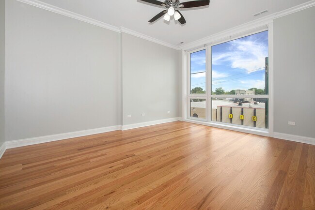 Foto del edificio - 520 N Western Ave