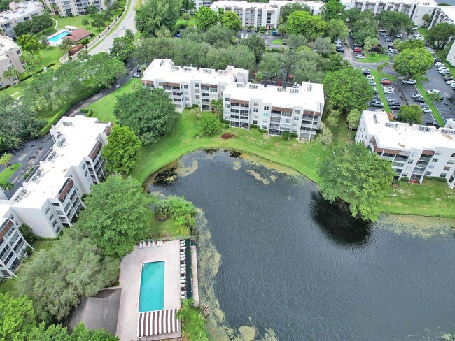 Building Photo - 9330 Lagoon Pl