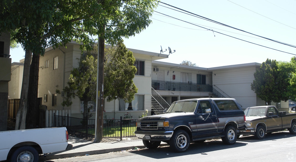 Building Photo - 1124 Lacey Ln