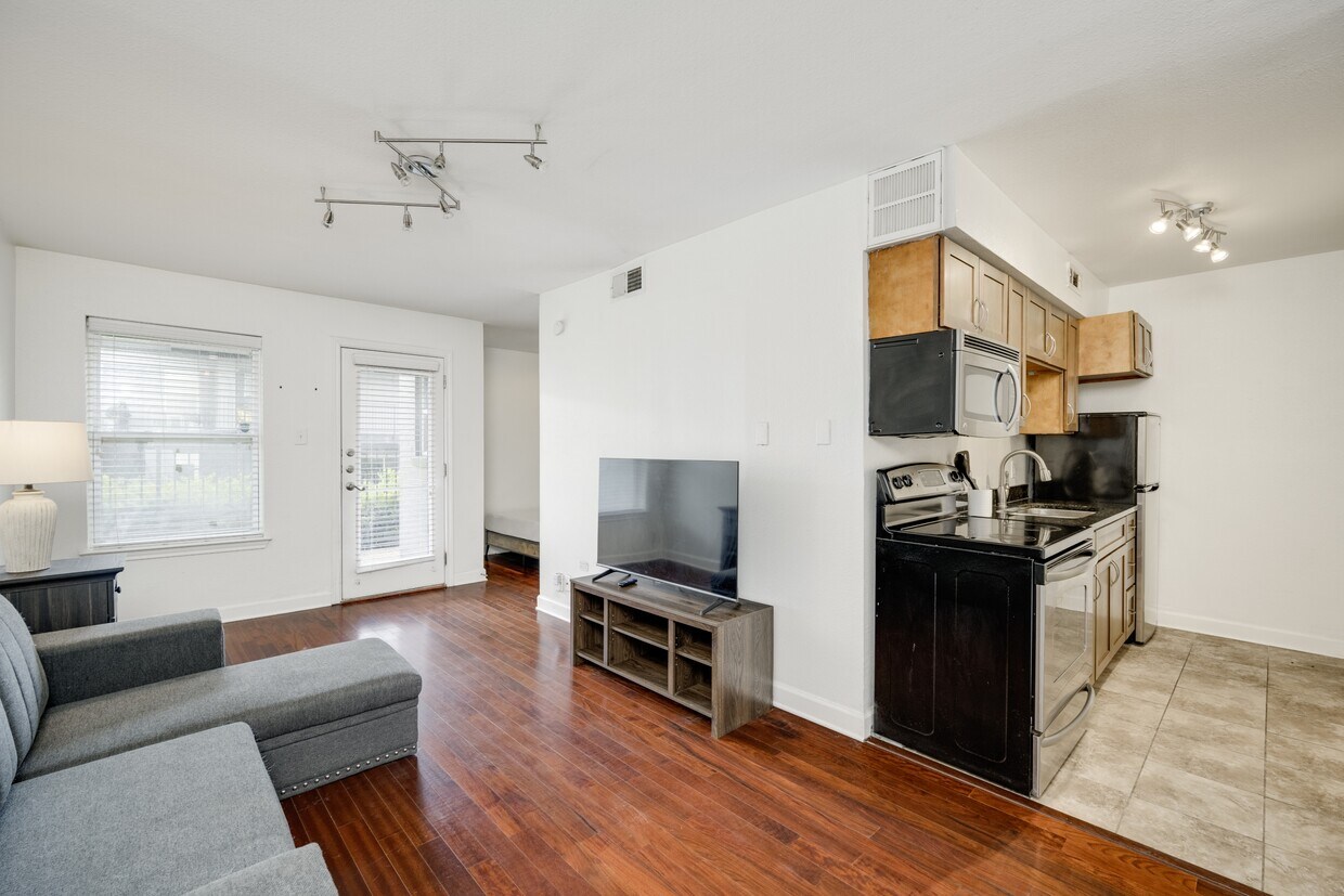 Foto principal - 2020 S Congress Ave