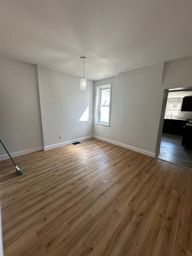Foto del edificio - 4 Bedroom row home