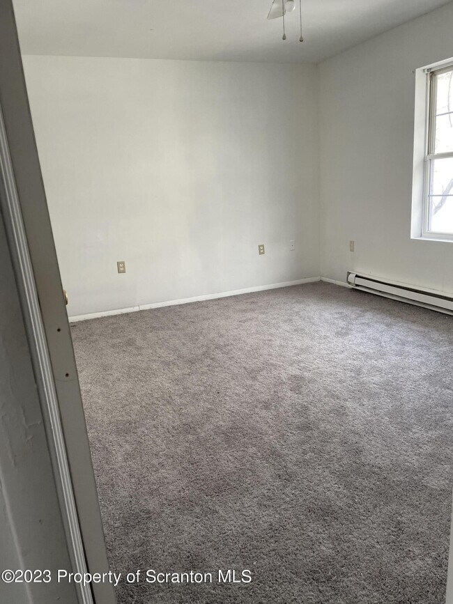 Building Photo - 100 Colan Ct