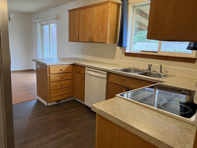 Building Photo - 1188 SW Ivory Loop