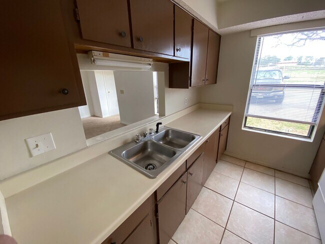 Foto del edificio - Duplex in convenient location