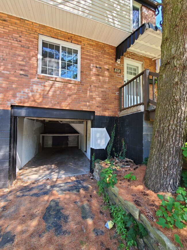 Building Photo - 834 Oranmore St