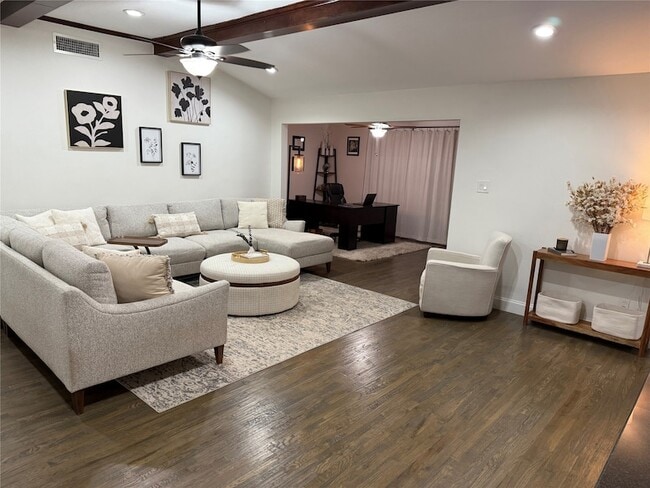 Foto del edificio - 1504 Summertree Ct