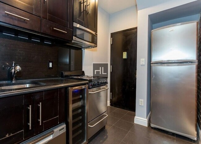 Building Photo - 1ST AVE.