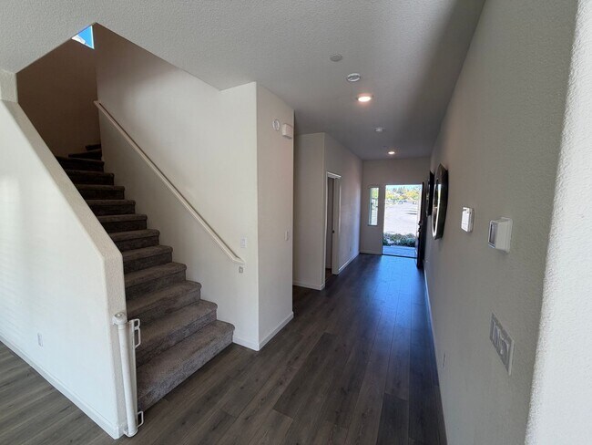 Foto del edificio - 4 bedroom | 3 bathroom | Single family home in Natomas