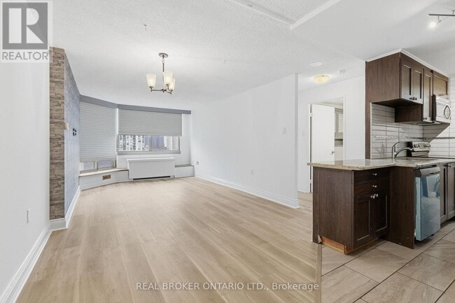 Building Photo - 25 Fairview Rd W