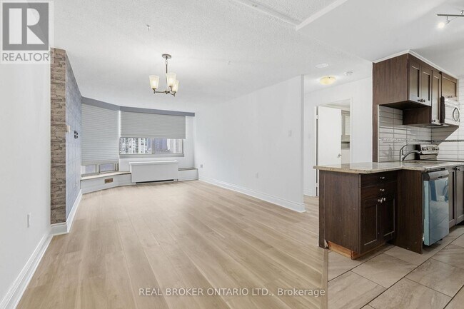 Photo du bâtiment - 25 Fairview Rd W