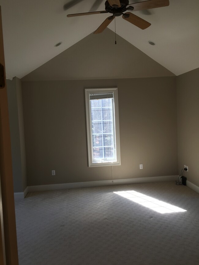 Dormitorio - 48725 Spring Ridge Rd