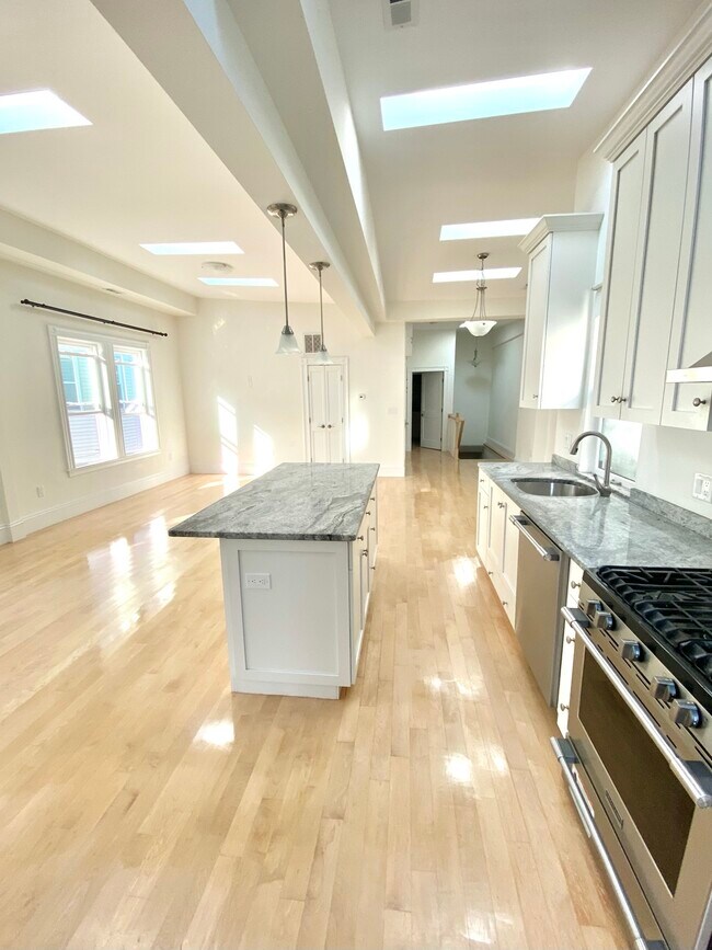 Building Photo - 9 Cedar St