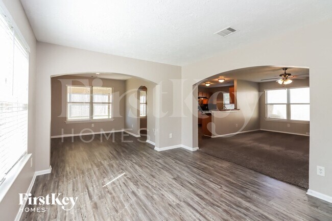 Foto del edificio - 20715 Sycamore Wood Dr