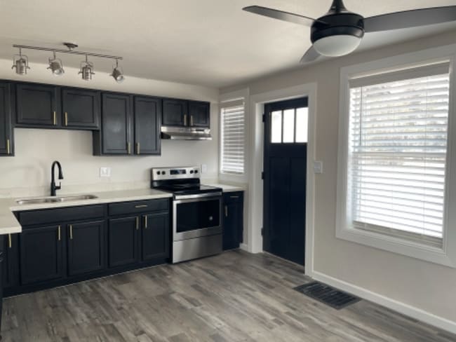 Photo - 925 E McKinley St Apartment