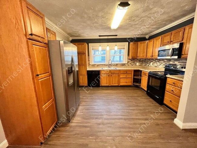 Building Photo - 507 S Lovell Ave
