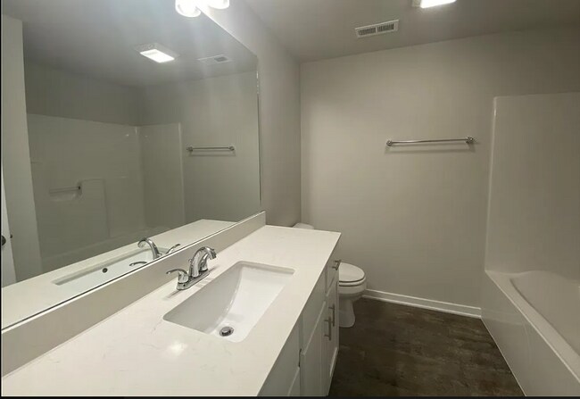 Building Photo - 15120 Goldenrod Dr