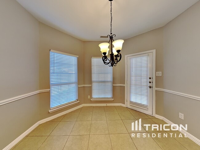 Building Photo - 125 Lake Trail Dr