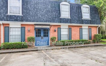 Building Photo - 211 Versailles Blvd