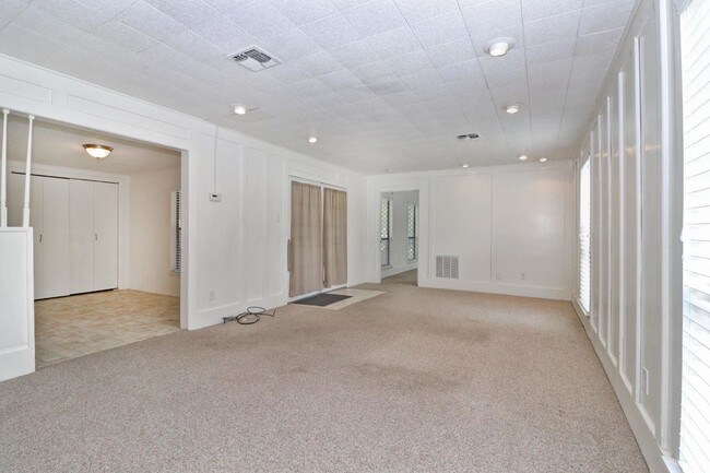 Building Photo - 3 br, 2 bath House - 2205 Potters Creek Rd