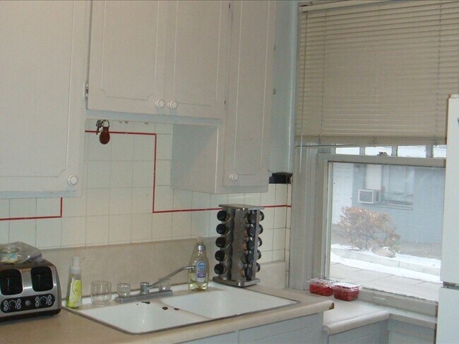 Building Photo - 243 S 800 E