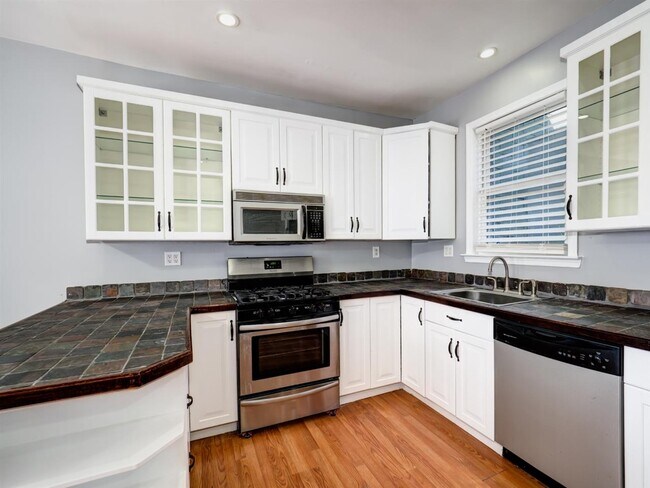 Foto del edificio - 36 Belmont Ave