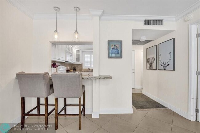 Building Photo - 9450 Live Oak Pl