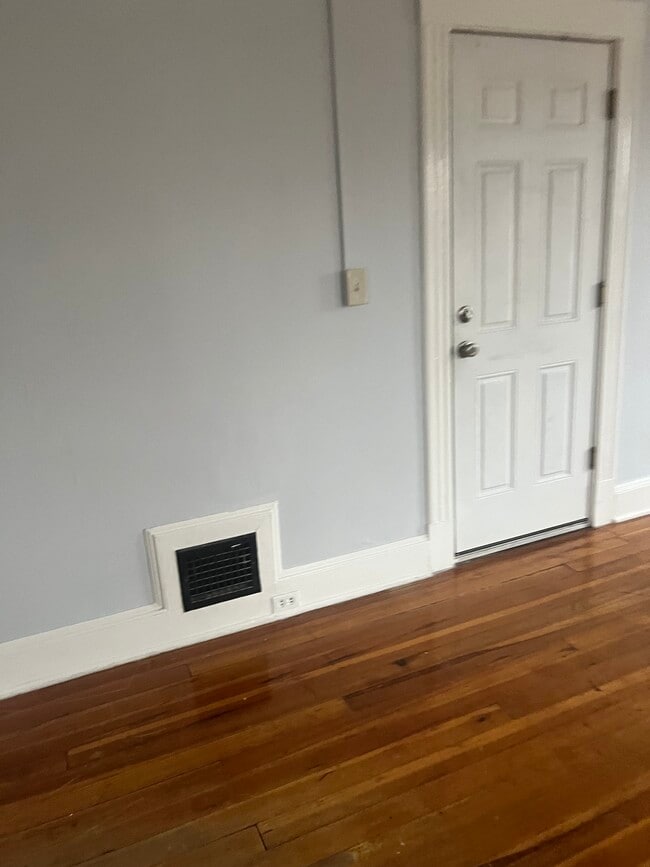 Building Photo - 757 Maple Ave