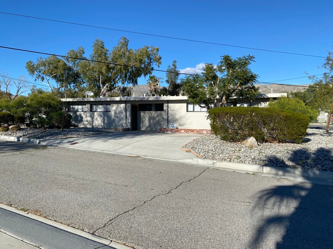 Foto principal - 12909 Cactus Dr