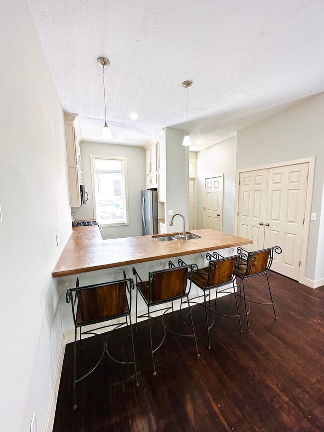 Photo - 2239 Flora St House