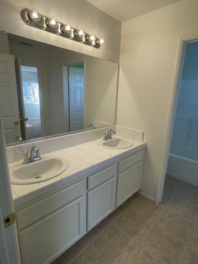 Building Photo - 312 Dove Ln