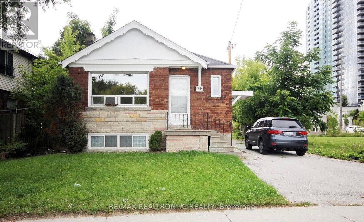 Primary Photo - 38 Finch Ave W