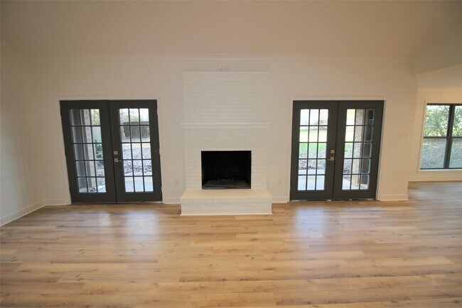 Building Photo - 411 Turtle Creek Dr